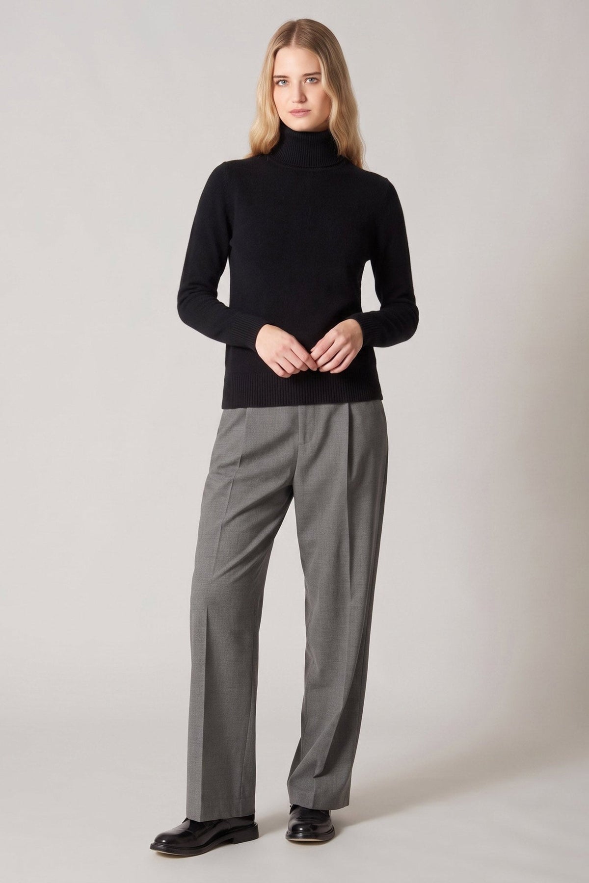 Dolcevita in Maglia Rasata in Puro Cashmere Nero