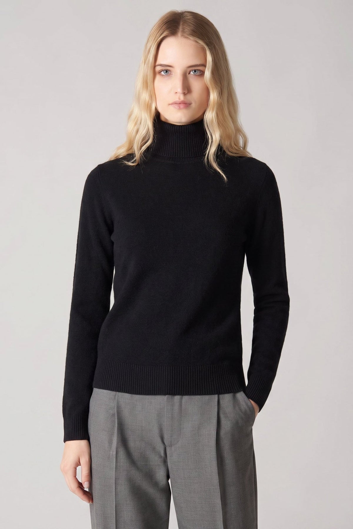 Dolcevita in Maglia Rasata in Puro Cashmere Nero