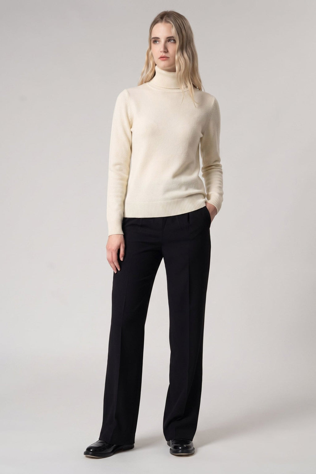 Dolcevita in Maglia Rasata in Puro Cashmere Latte