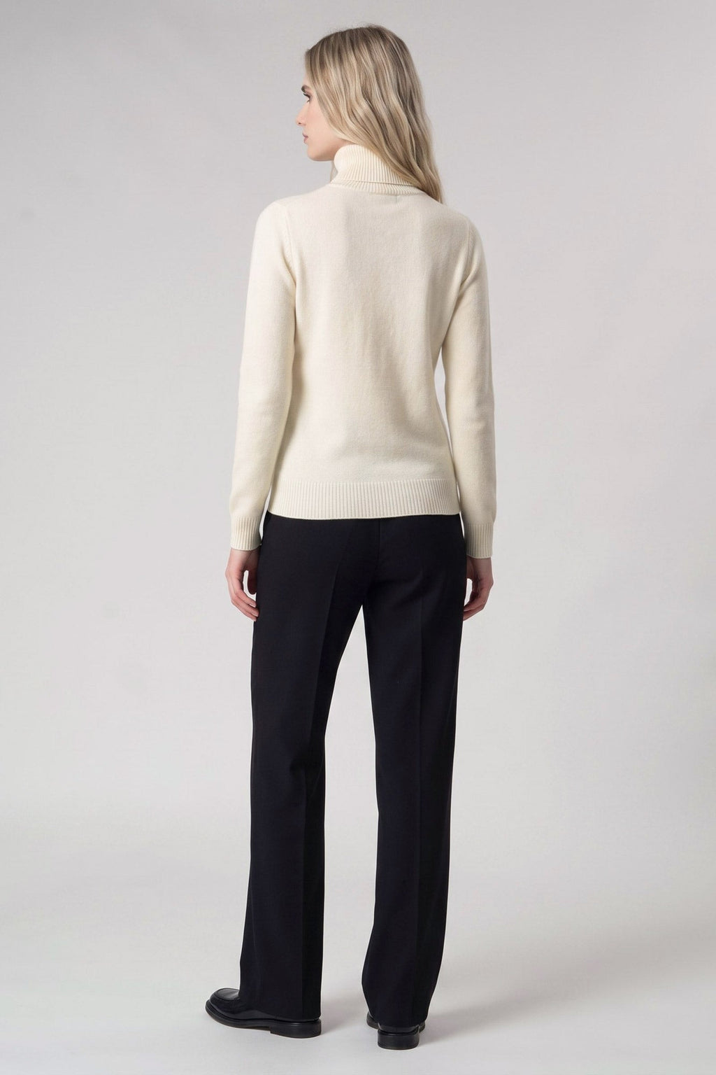 Dolcevita in Maglia Rasata in Puro Cashmere Latte