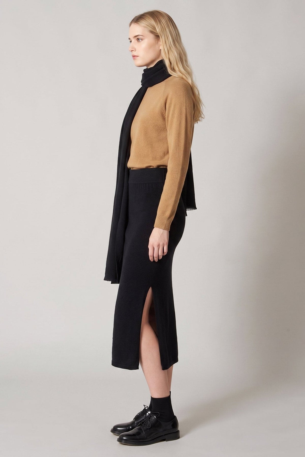 Gonna a Tubo con Spacco in Puro Cashmere Nero