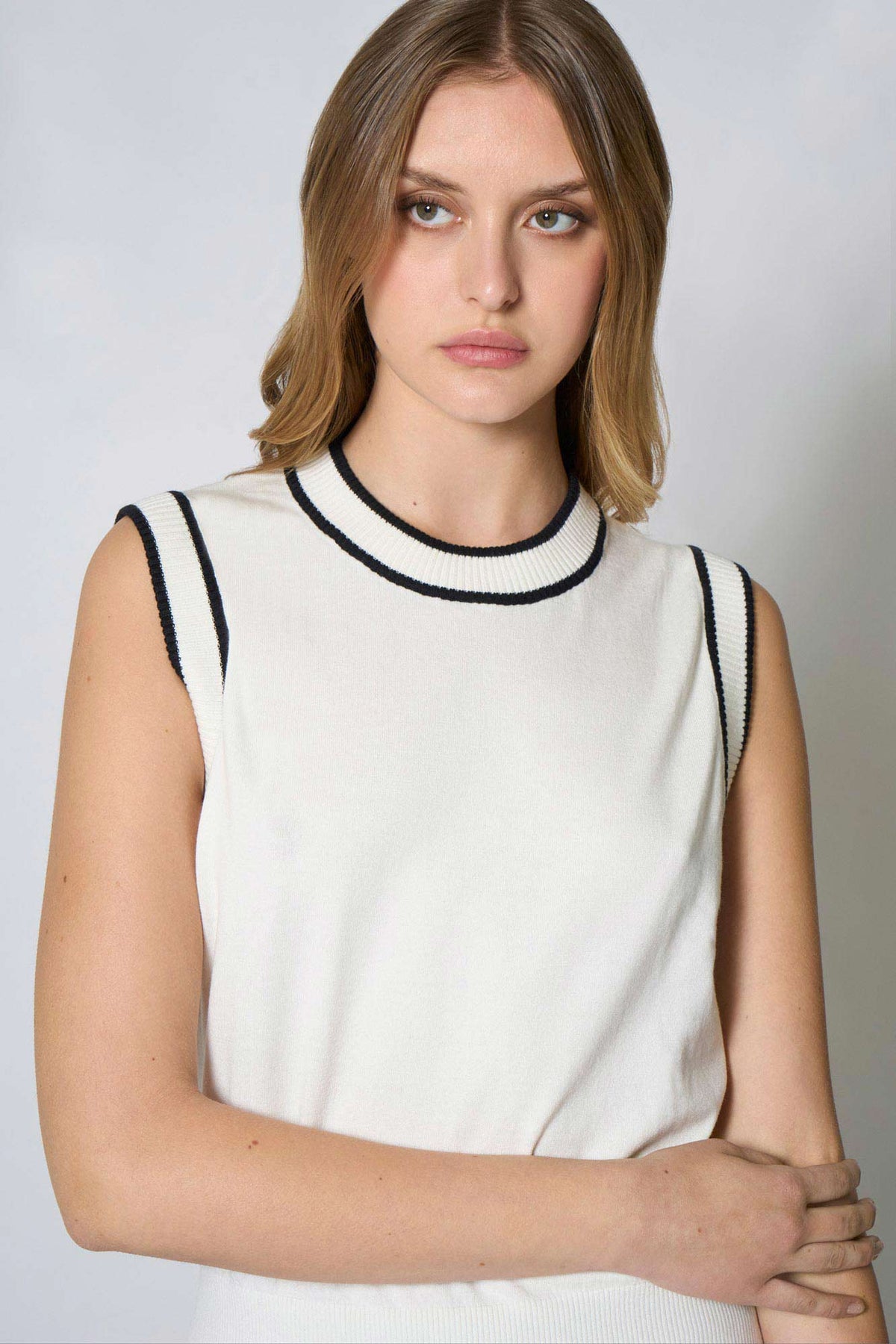 Girocollo Senza Maniche in Cotone Seta Cashmere Bianco Latte-Nero