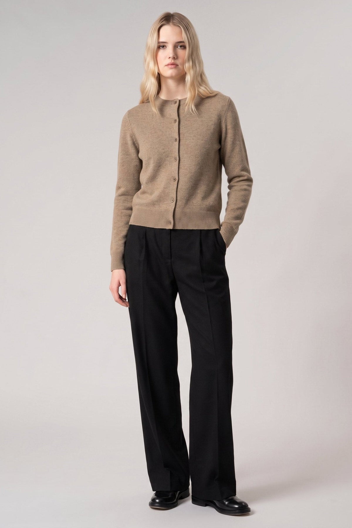 Cardigan Girocollo con gros-grain in Puro Cashmere Dune