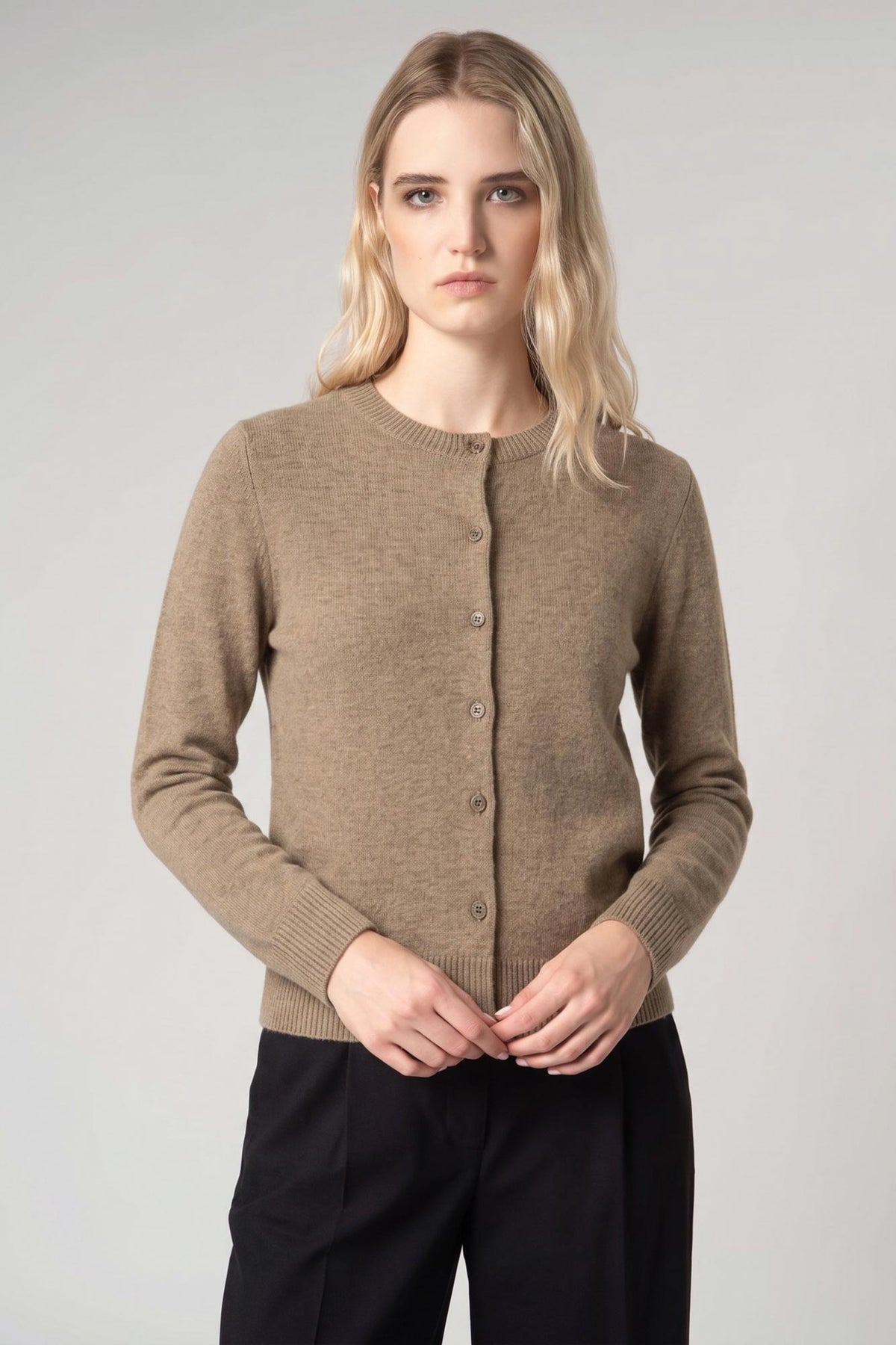 Cardigan Girocollo con gros-grain in Puro Cashmere Dune