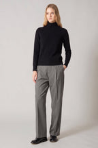 Dolcevita con Spacchetto in Puro Cashmere Nero