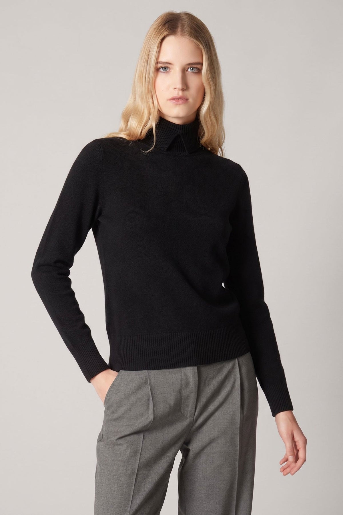 Dolcevita con Spacchetto in Puro Cashmere Nero