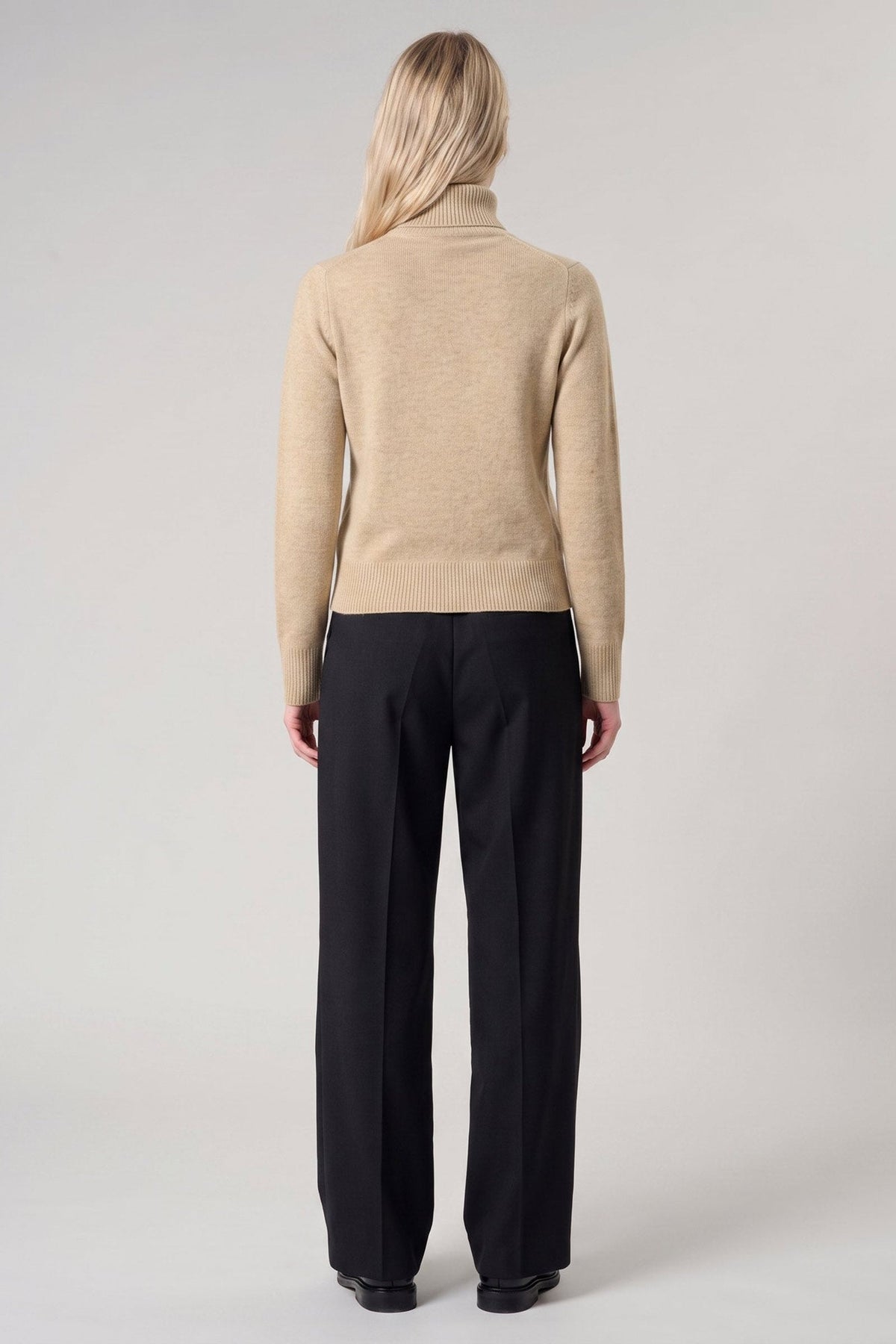 Dolcevita con Spacchetto in Puro Cashmere Avena