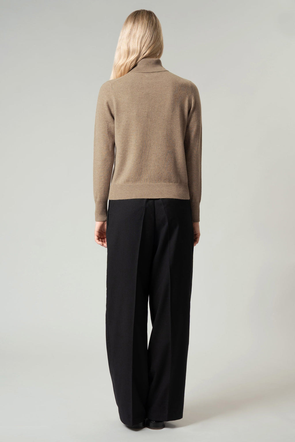 Dolcevita con Spacchetto in Puro Cashmere Dune