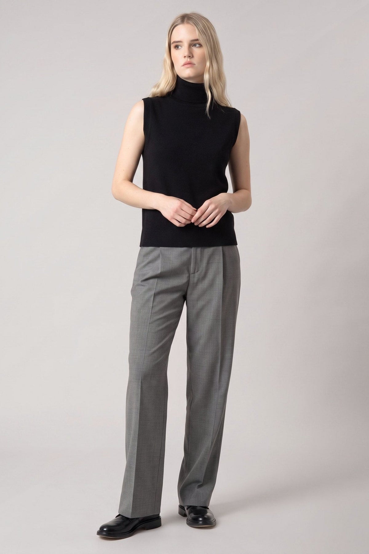 Dolcevita Senza Maniche in Puro Cashmere Nero