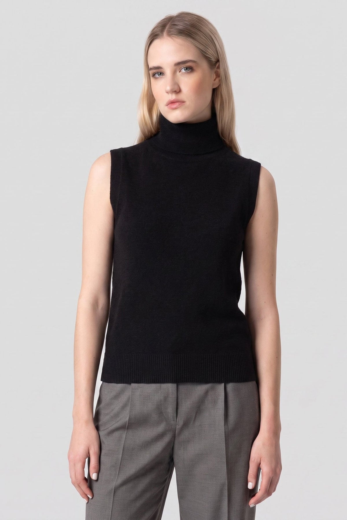 Dolcevita Senza Maniche in Puro Cashmere Nero