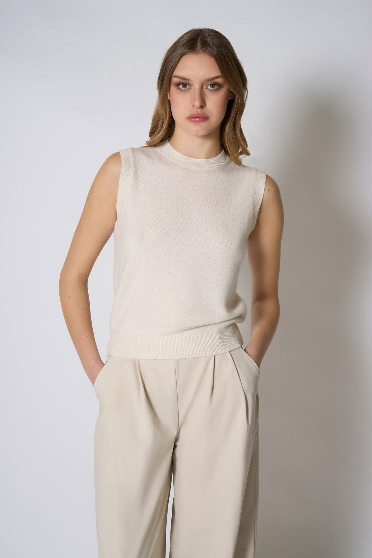 Girocollo Senza Maniche in Puro Cashmere Latte