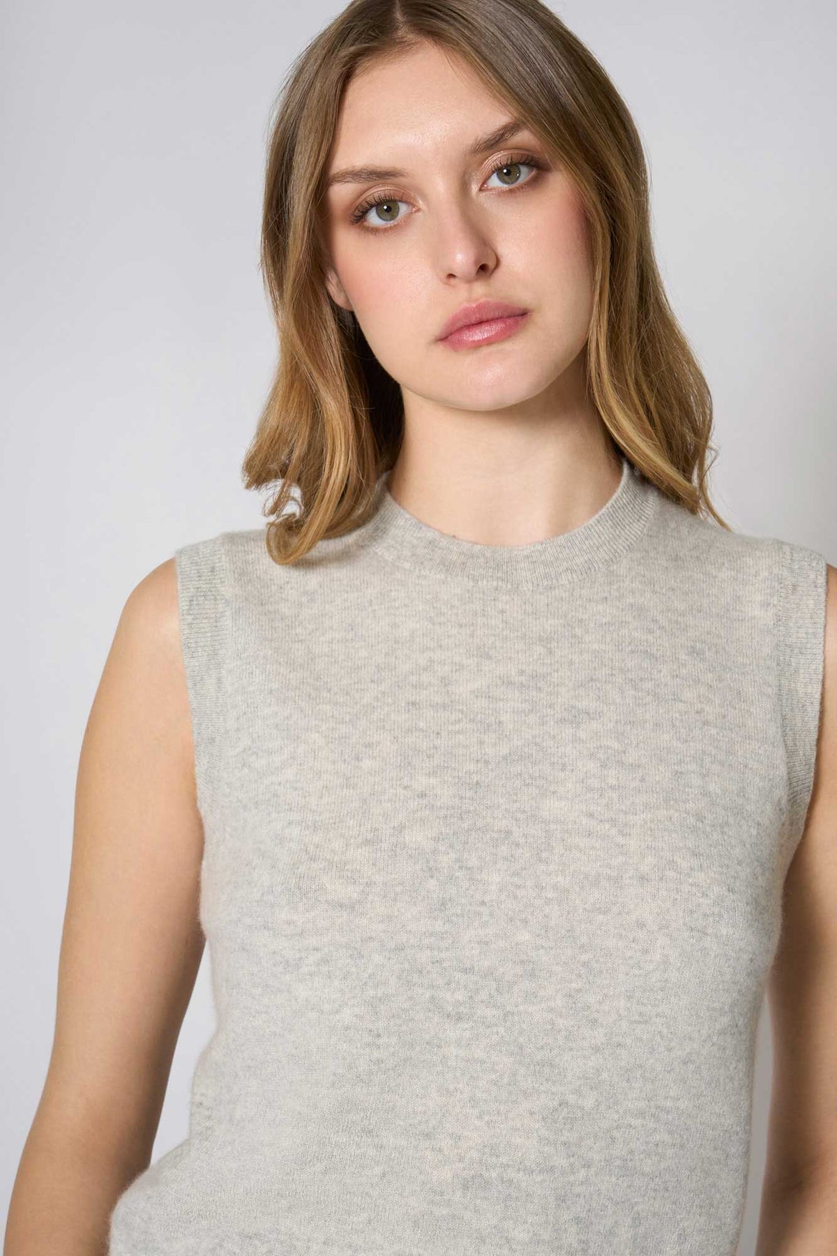 Girocollo Senza Maniche in Puro Cashmere Grigio Perla