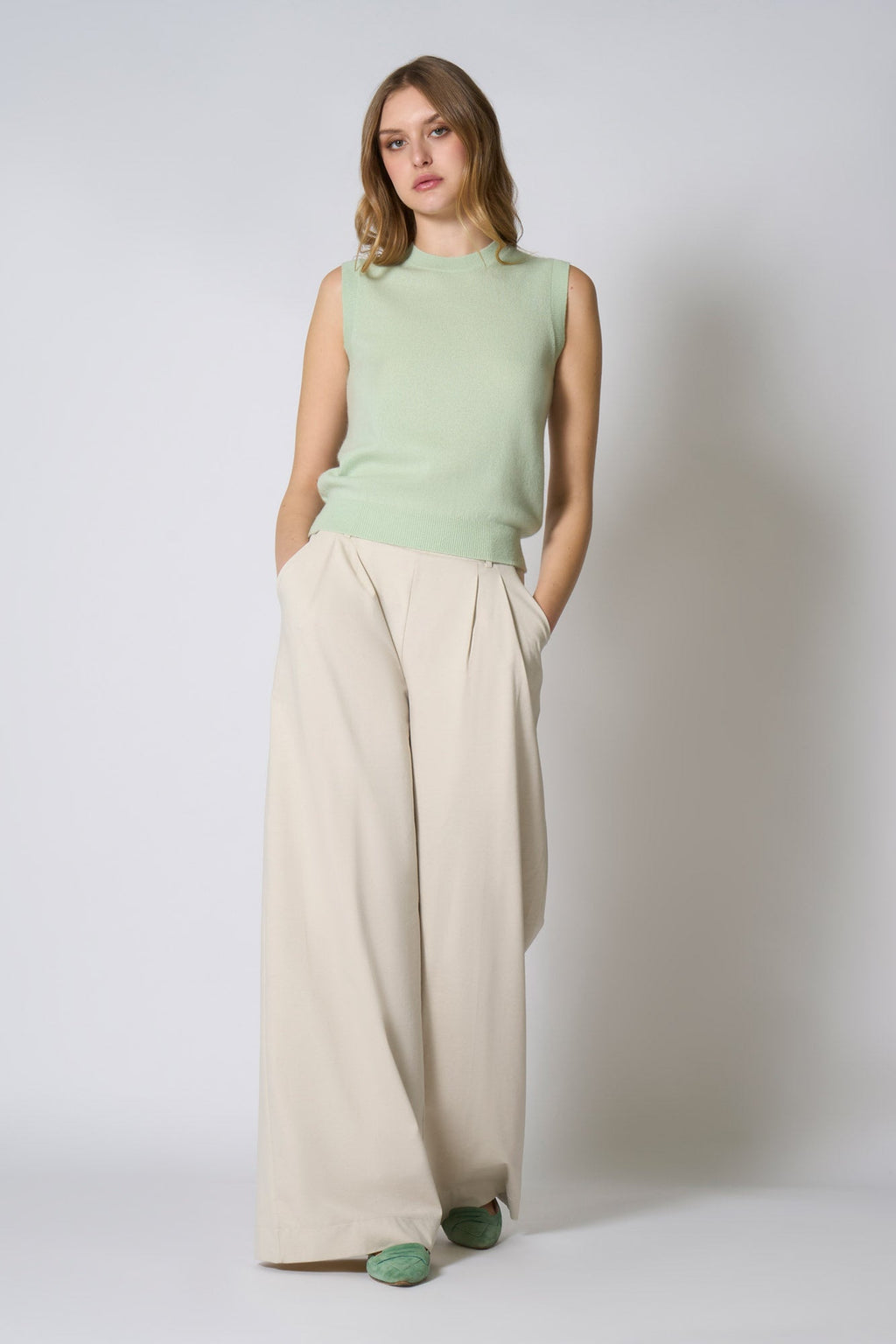 Girocollo Senza Maniche in Puro Cashmere Verde Pastello