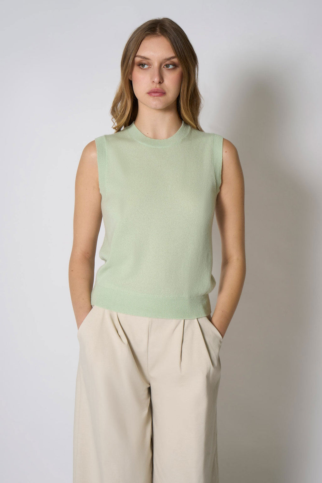 Girocollo Senza Maniche in Puro Cashmere Verde Pastello