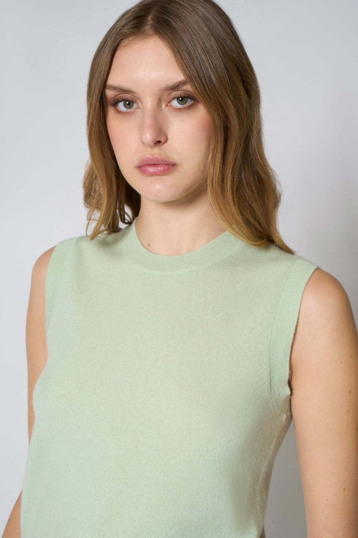 Girocollo Senza Maniche in Puro Cashmere Verde Pastello