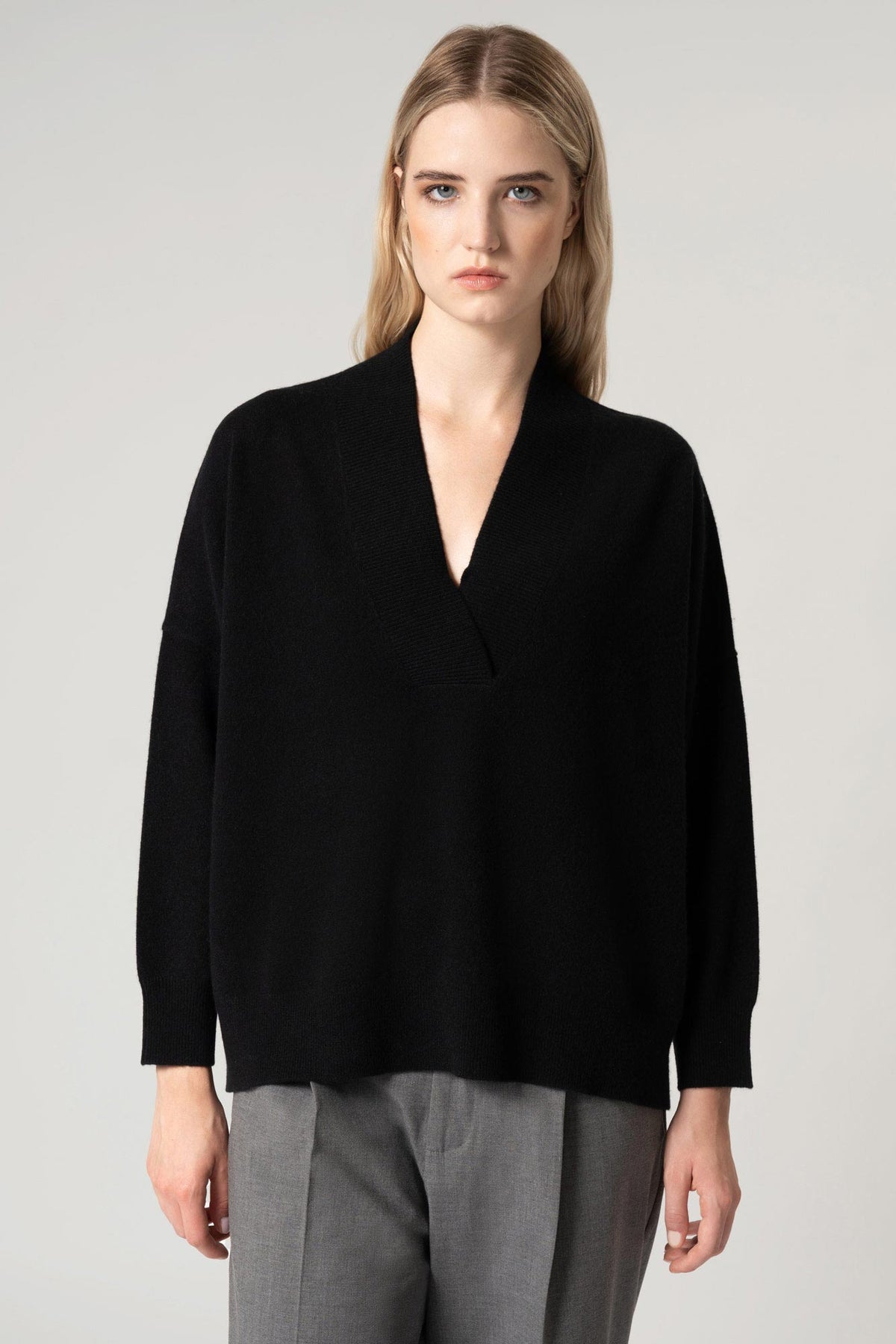 Maglia Over Collo a Scialle in Puro Cashmere Nero