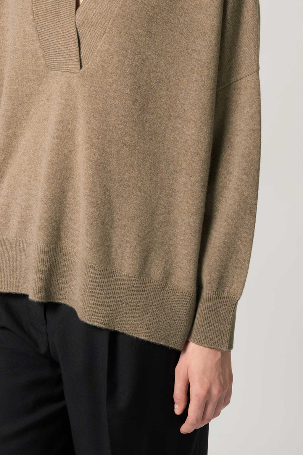 Maglia Over Collo a Scialle in Puro Cashmere Dune