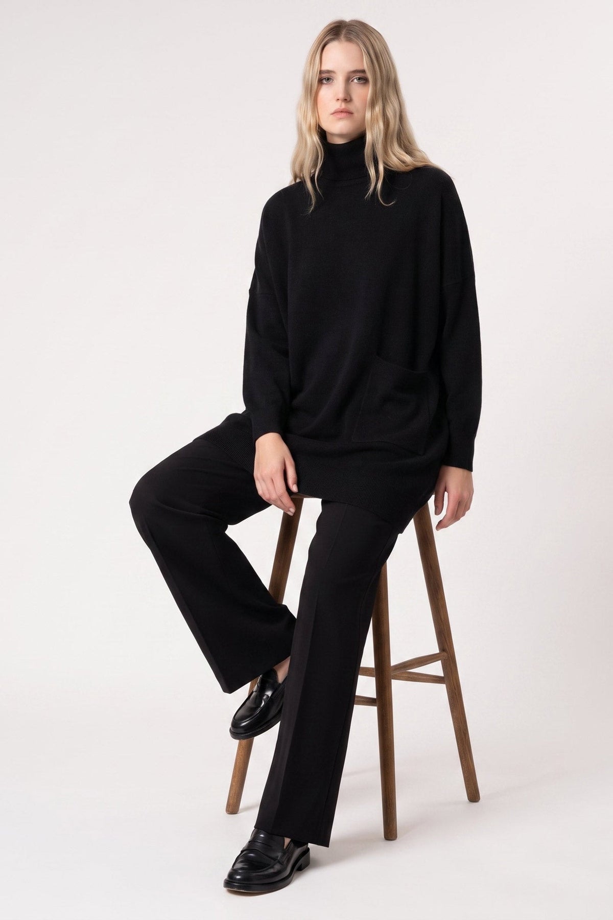 Dolcevita Maxi con Tasca in Puro Cashmere Nero