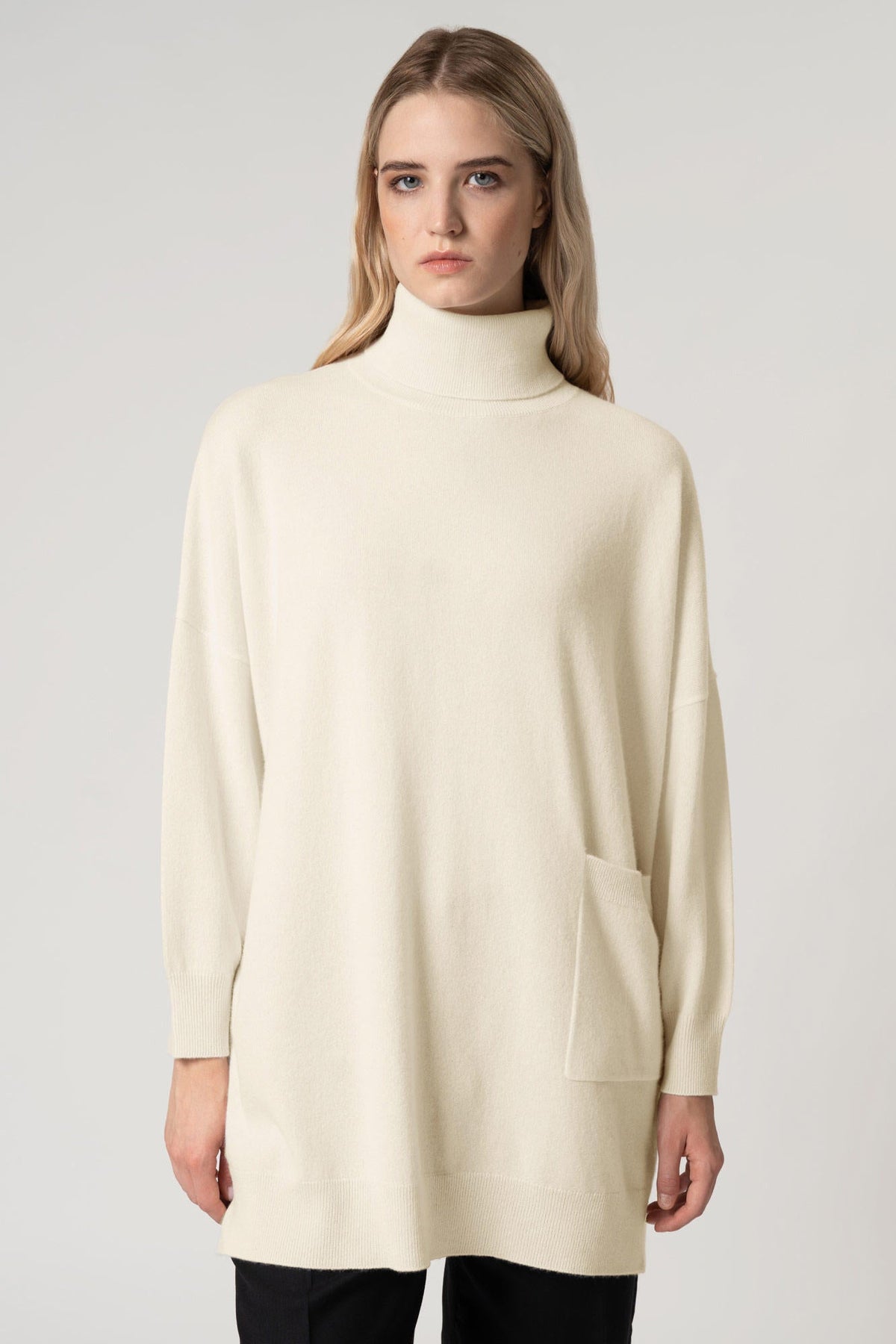 Dolcevita Maxi con Tasca in Puro Cashmere Mocha