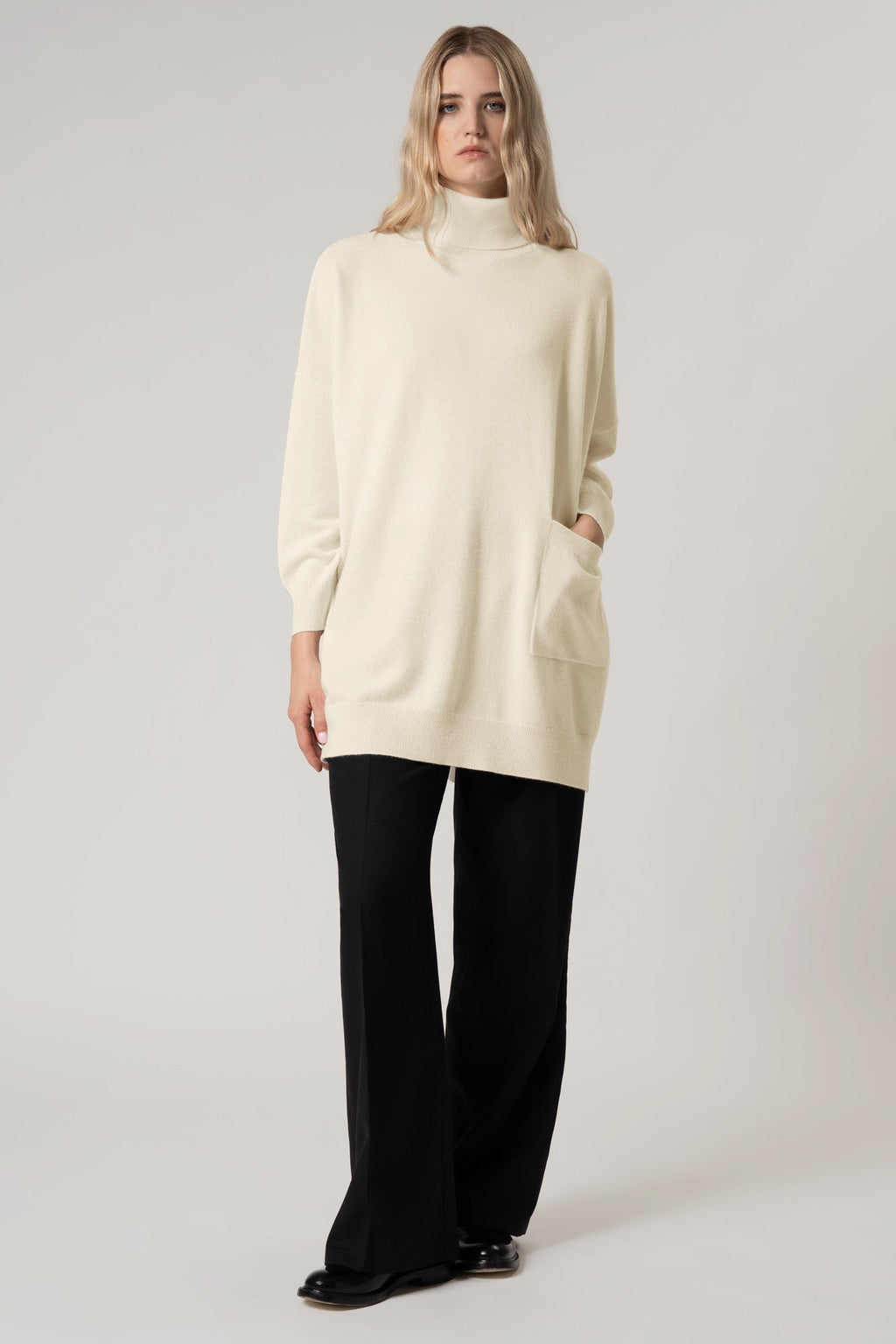 Dolcevita Maxi con Tasca in Puro Cashmere Latte