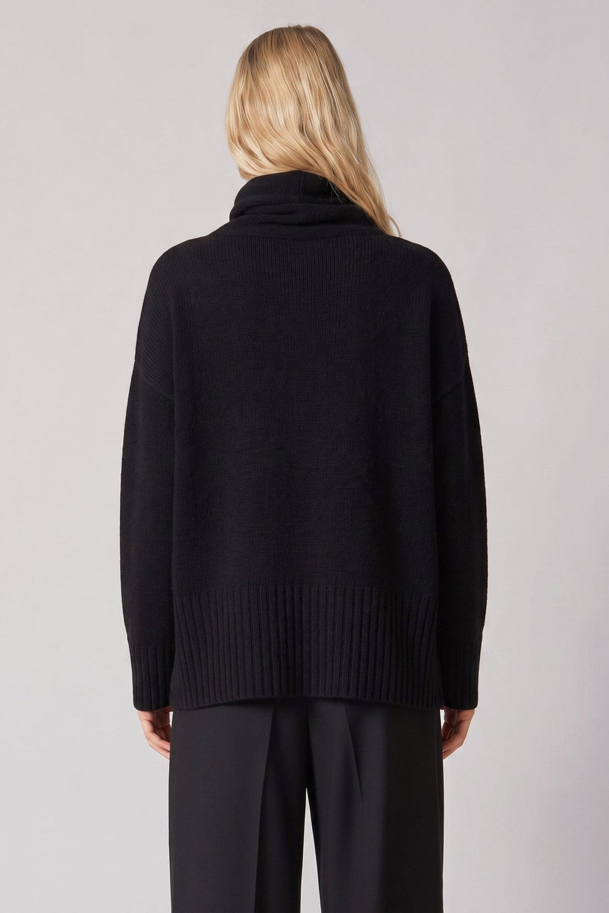 Maglia 8 fili con Collo ad Anello in Puro Cashmere Nero