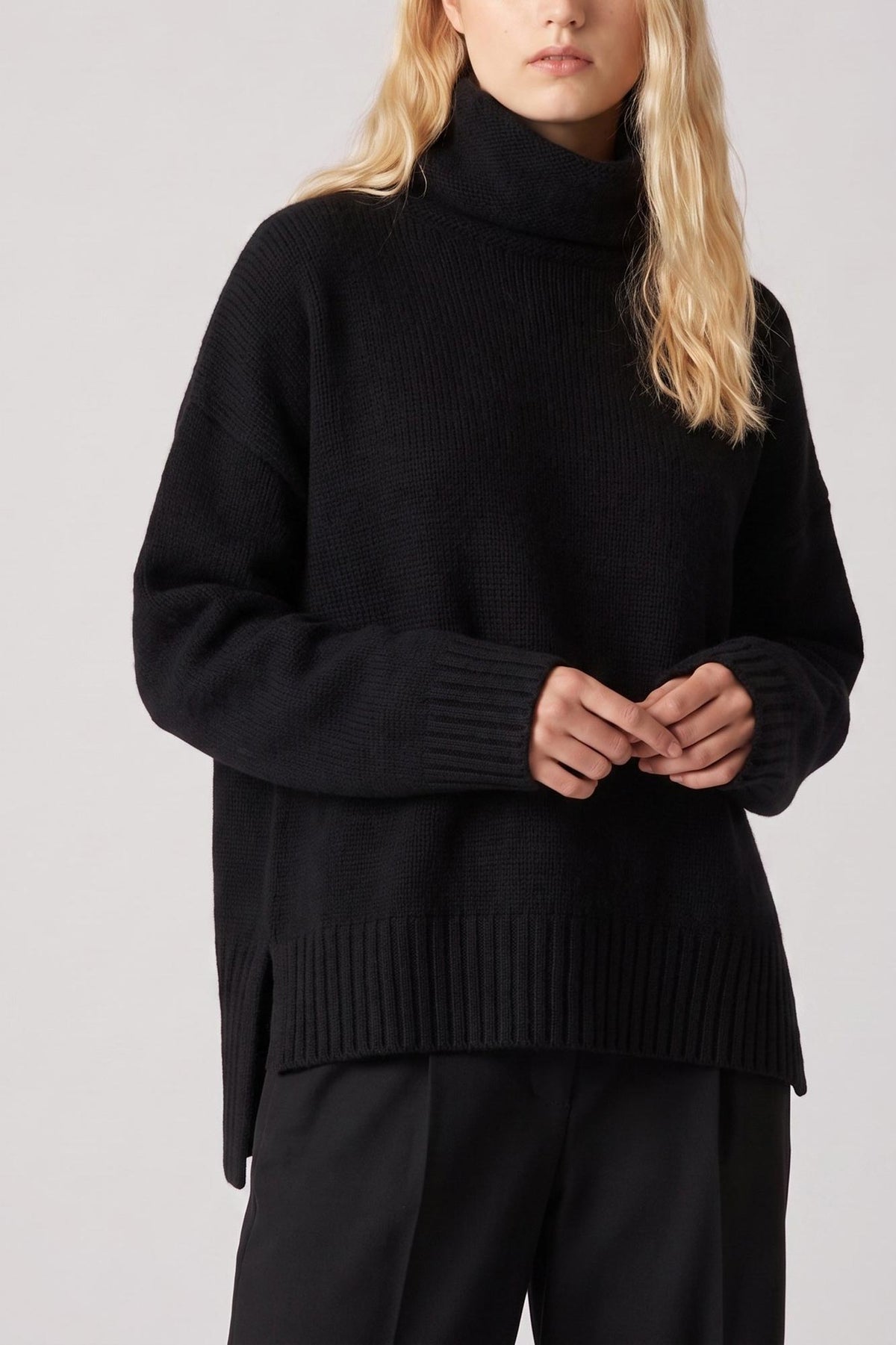 Maglia 8 fili con Collo ad Anello in Puro Cashmere Nero
