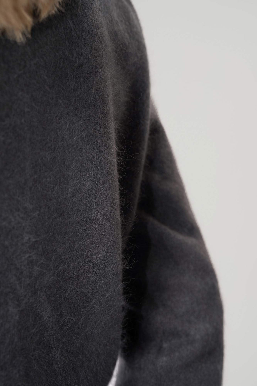 Cardigan Scollo a V in Puro Cashmere Spazzolato Ardesia