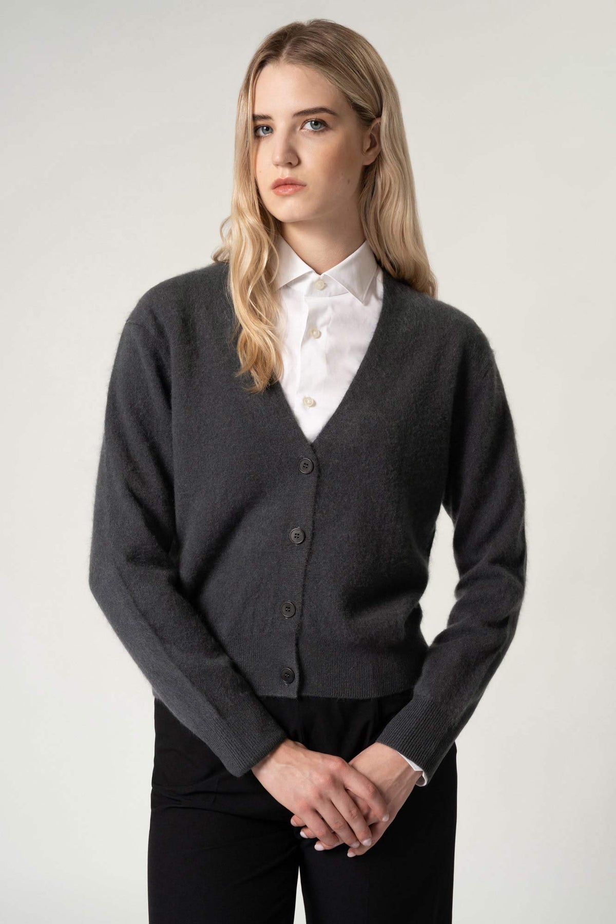Cardigan Scollo a V in Puro Cashmere Spazzolato Nero