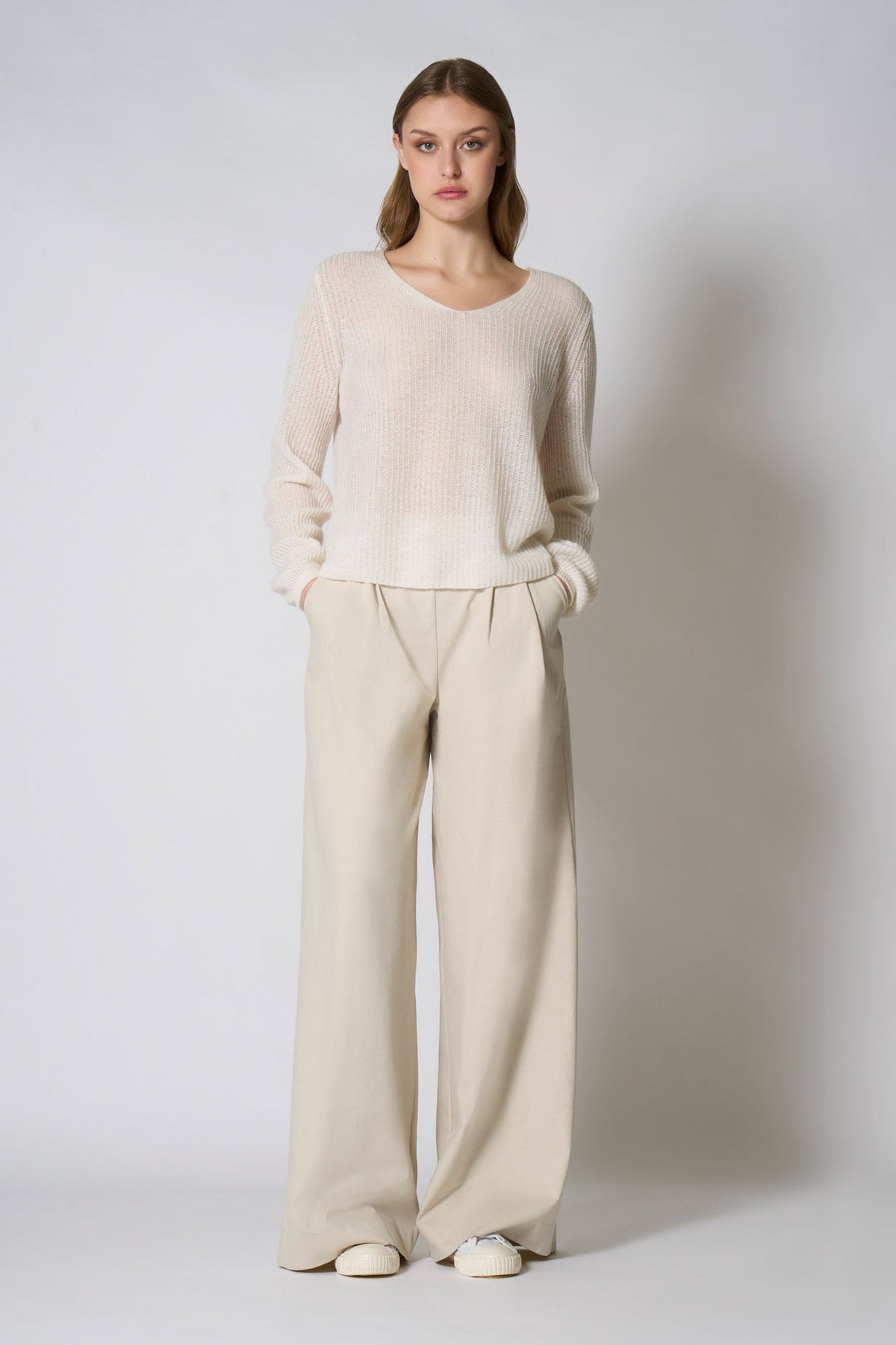 Maglia Scollo a V Costa Inglese in Puro Cashmere Bianco Latte