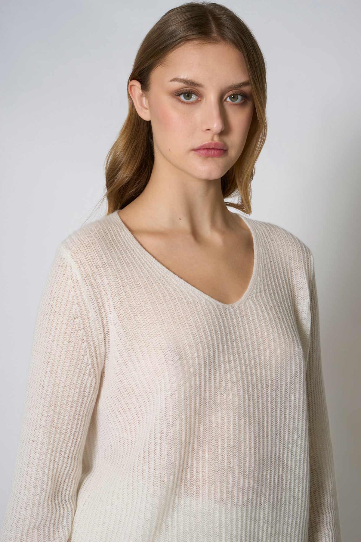 Maglia Scollo a V Costa Inglese in Puro Cashmere Bianco Latte