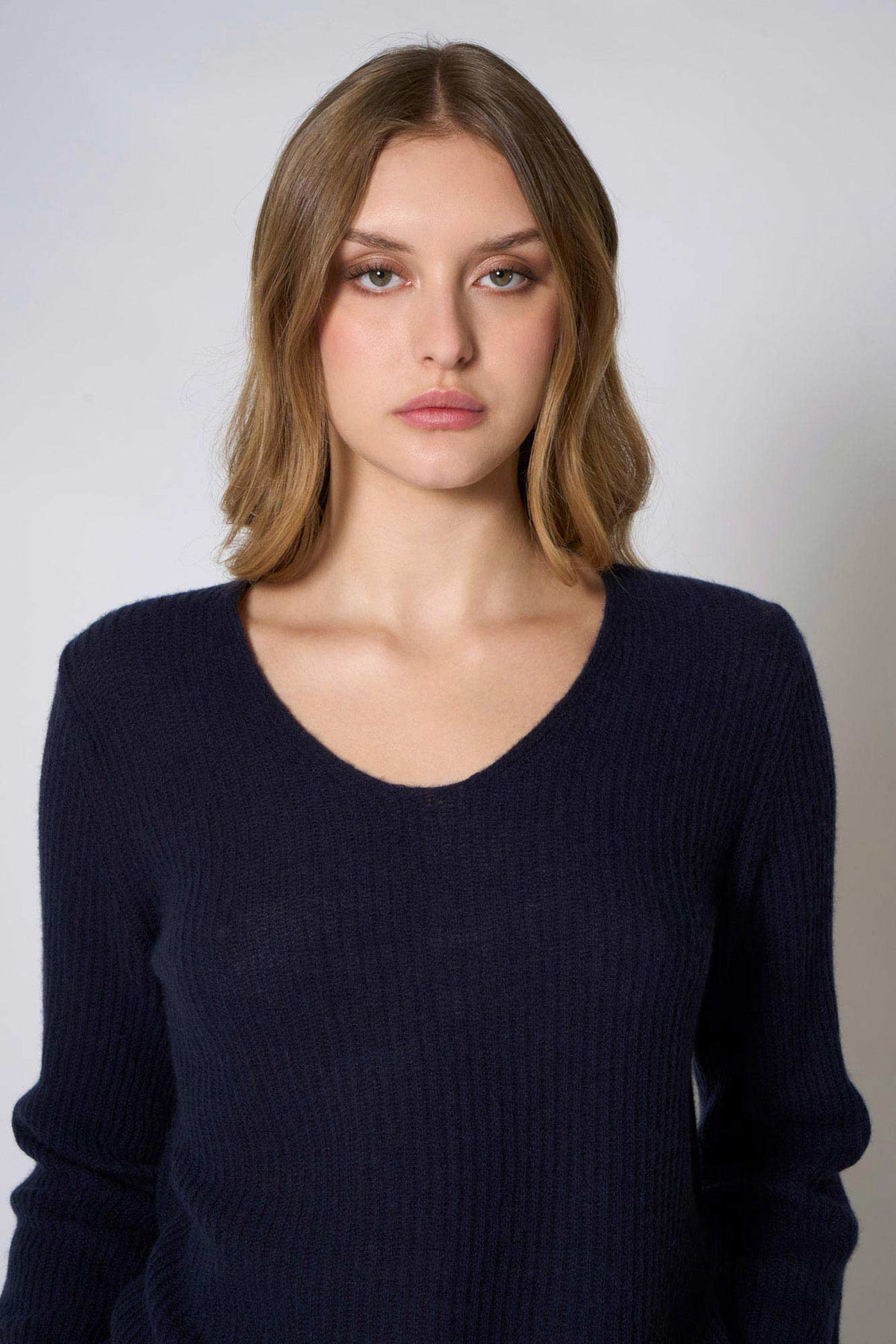 Maglia Scollo a V Costa Inglese in Puro Cashmere Blu Notte