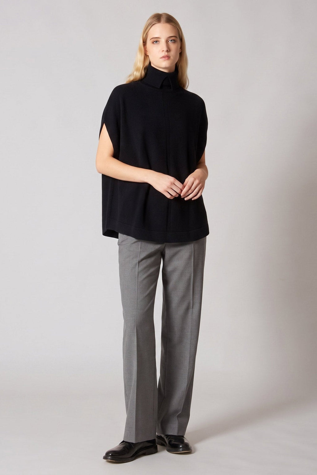 Cappa a Collo Alto con Spacchetto in Puro Cashmere Nero