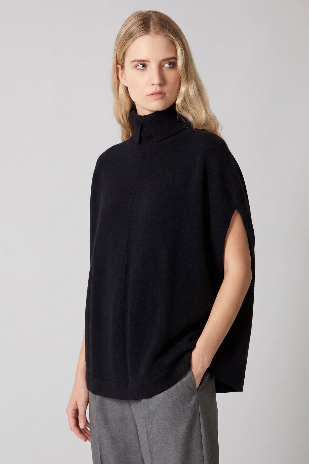 Cappa a Collo Alto con Spacchetto in Puro Cashmere Nero