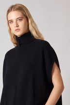 Cappa a Collo Alto con Spacchetto in Puro Cashmere Nero