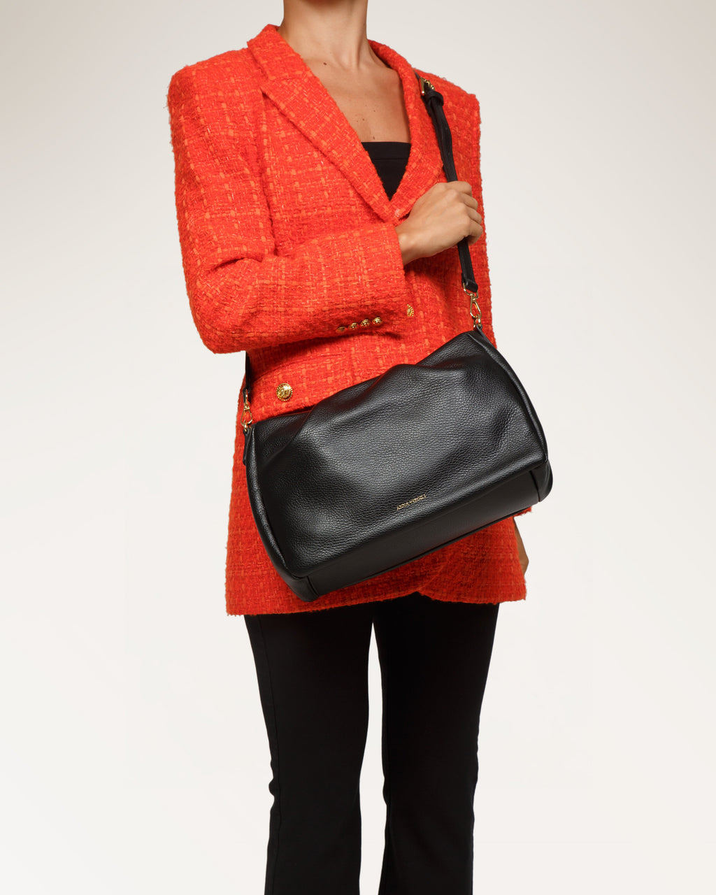 Minu Medium Black