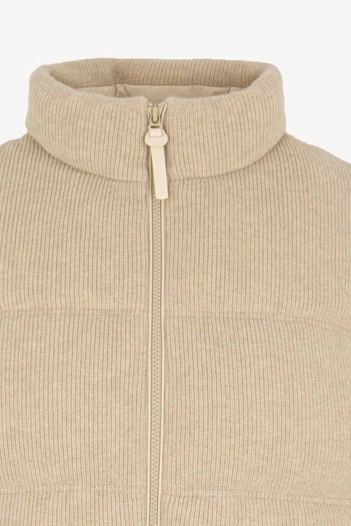 Piumino Smanicato Unisex in Cashmere Avena