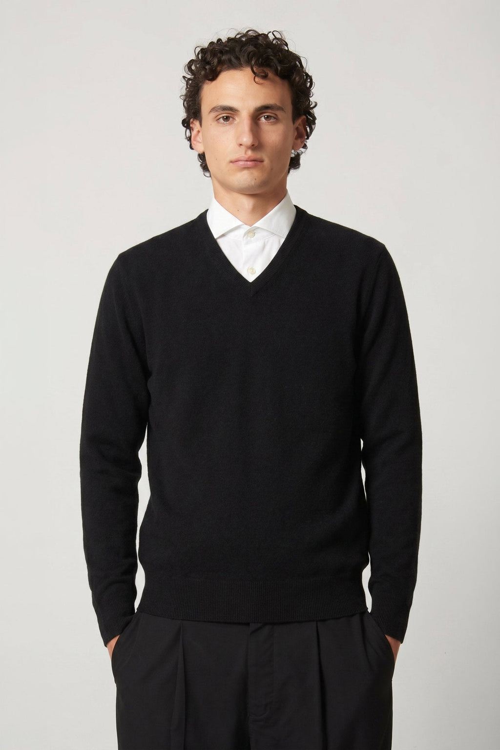 Maglia Scollo a V in Puro Cashmere Nero