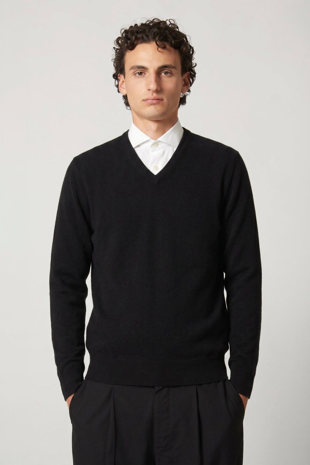 Maglia Scollo a V in Puro Cashmere Nero