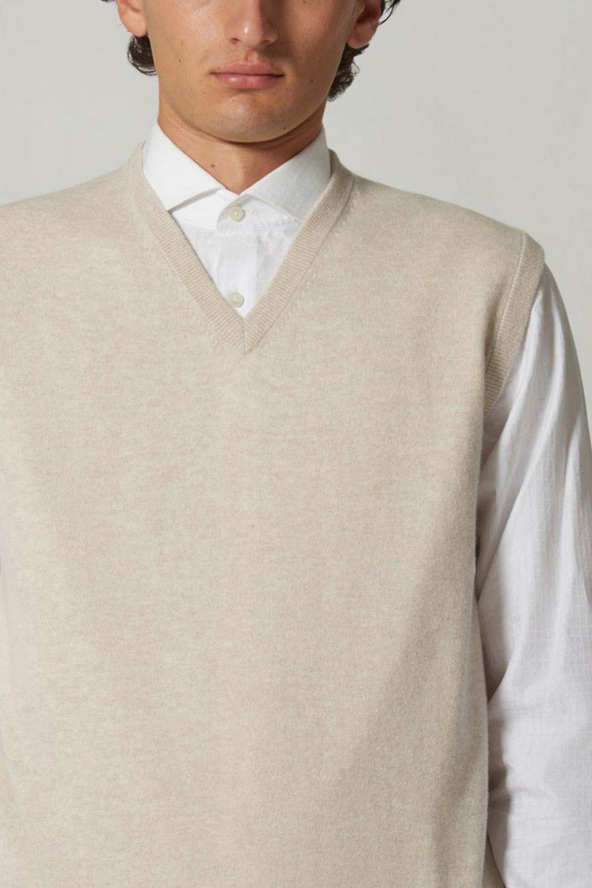 Gilet Scollo a V in Puro Cashmere Avena