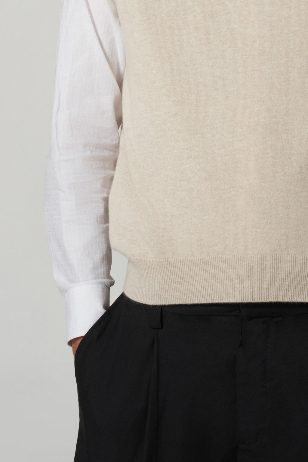 Gilet Scollo a V in Puro Cashmere Avena