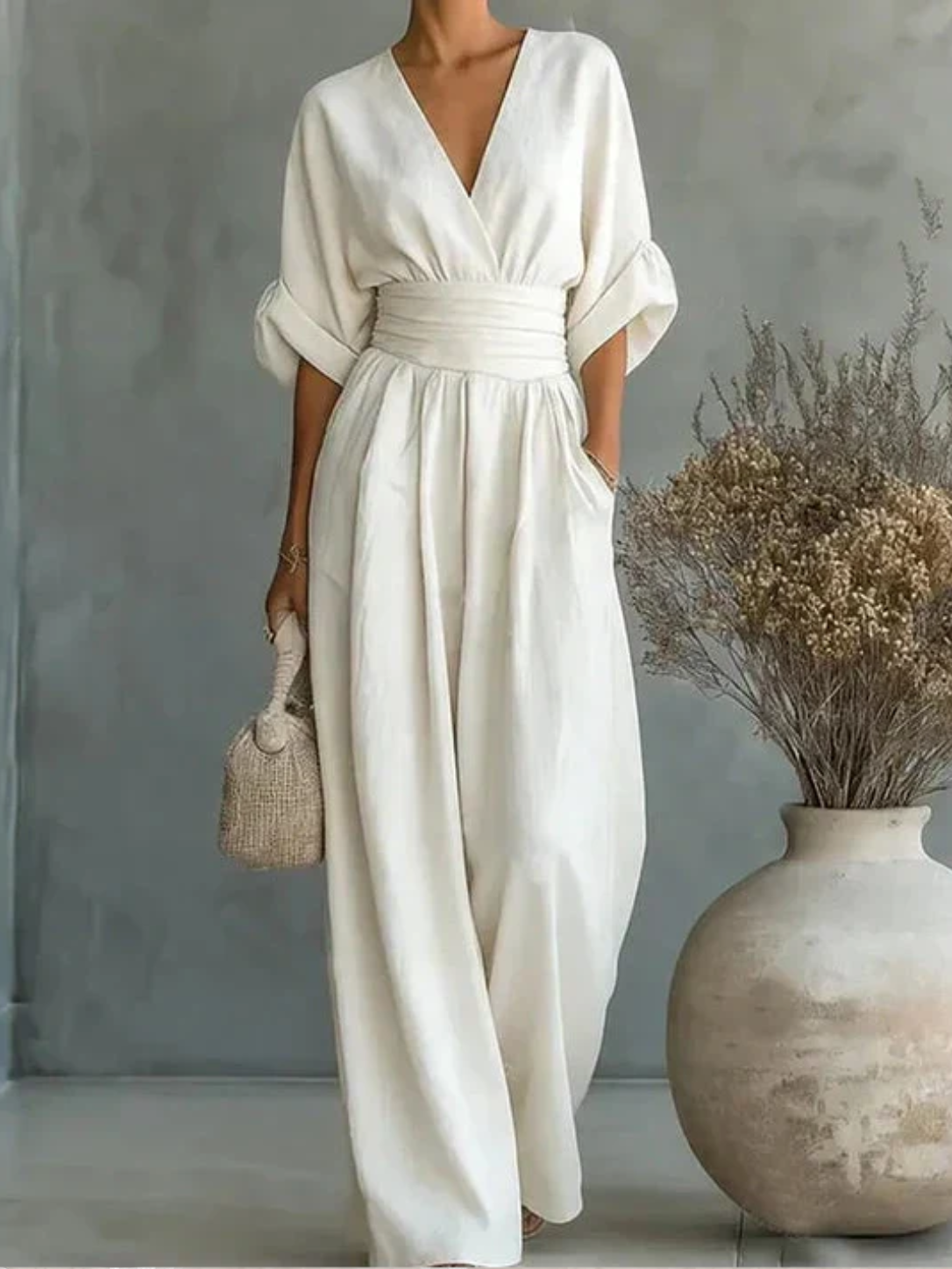 Sisinia | Tuta Avorio Elegante con Scollo Incrociato