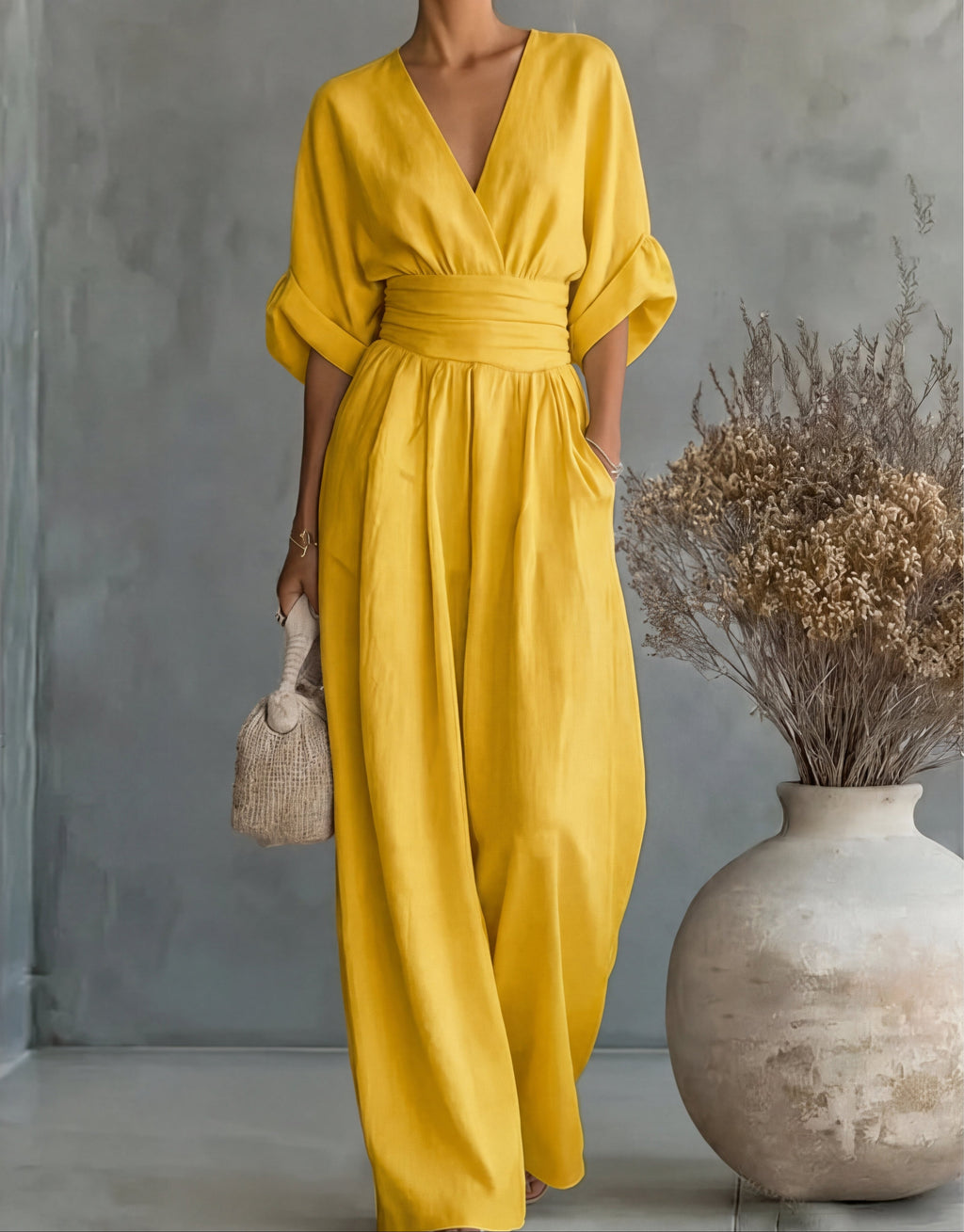 Sisinia | Tuta Avorio Elegante con Scollo Incrociato
