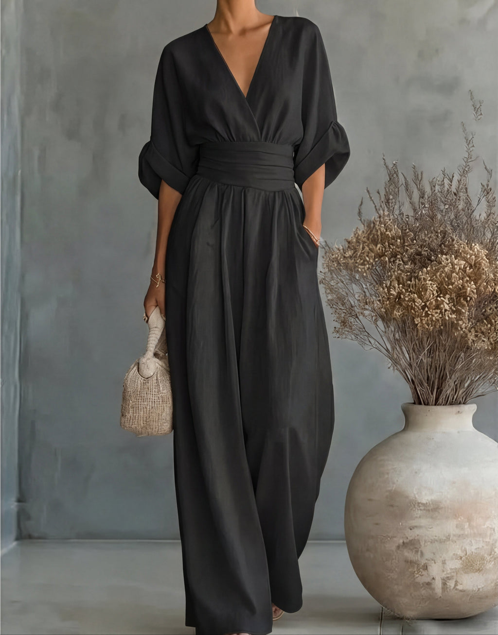 Sisinia | Tuta Avorio Elegante con Scollo Incrociato